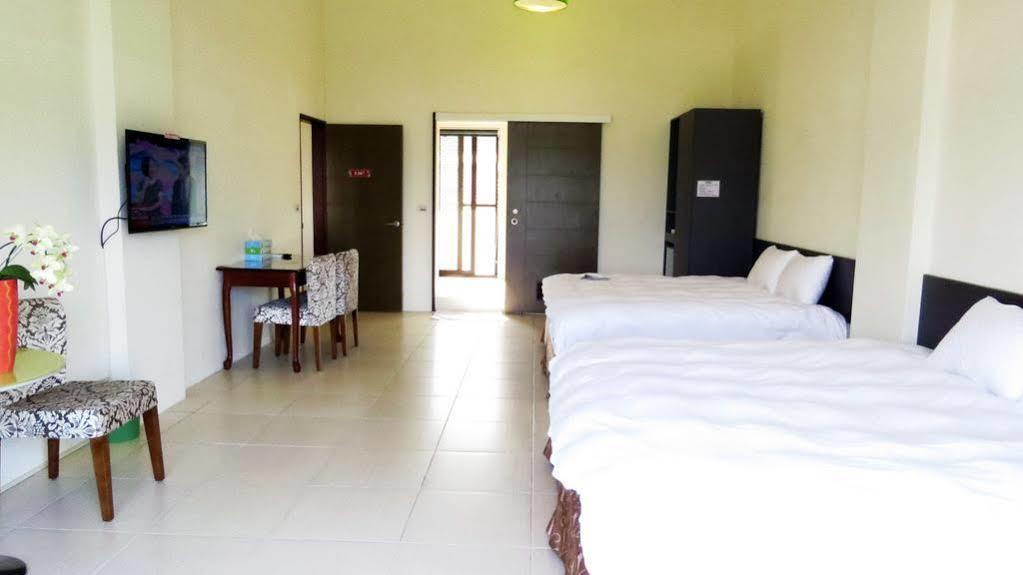 Sanyi Sakura Resort Luaran gambar